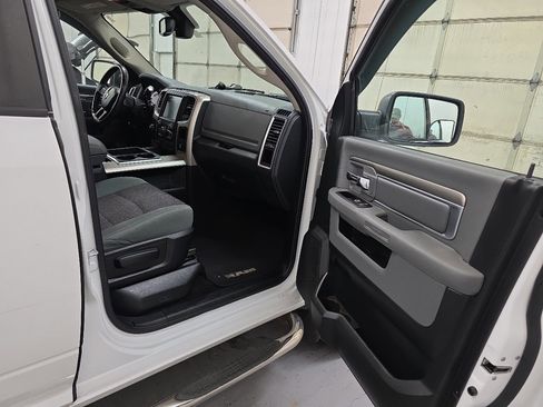 Used 2015 RAM 2500 SLT w/ Luxury Group image 33