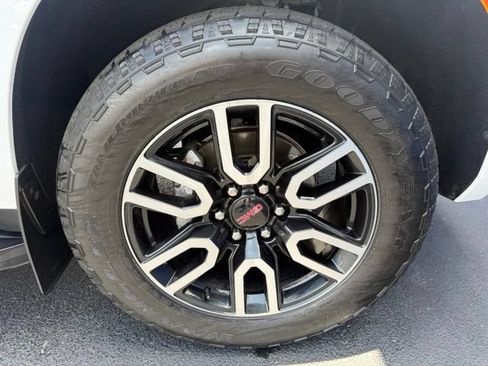 Used 2021 GMC Yukon AT4 w/ Rear Media and Nav Package AWD/4WD image 28