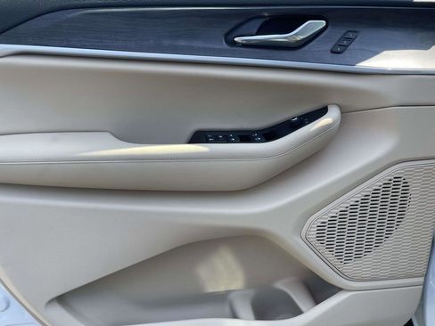 New 2025 Jeep Grand Cherokee Limited w/ Luxury Tech Group II image 28