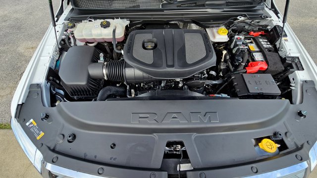 Used 2025 RAM 1500 Laramie AWD/4WD image 21