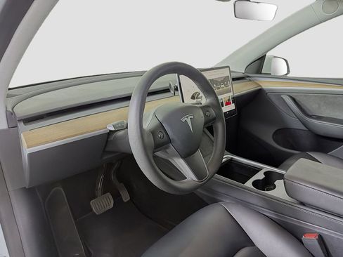 Used 2023 Tesla Model Y Long Range image 9