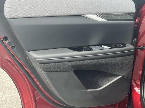 Certified 2025 Cadillac Optiq Sport 2 w/ LPO, Floor Liner Package AWD/4WD image 21