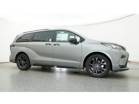 New 2026 Toyota Sienna XSE FWD image 28