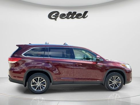 Used 2019 Toyota Highlander XLE image 3