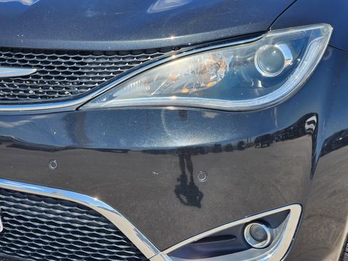 Used 2019 Chrysler Pacifica Touring-L w/ Advanced Safetytec Group FWD image 8
