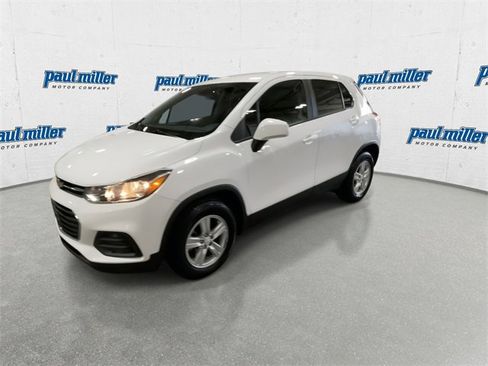 Used 2020 Chevrolet Trax LS w/ Tint and Cruise Package image 5