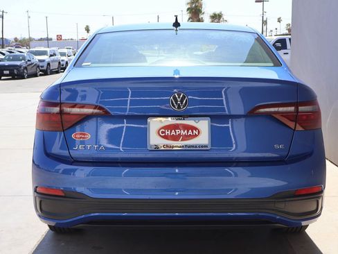 Used 2024 Volkswagen Jetta SE FWD image 4