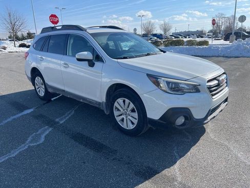 Used 2018 Subaru Outback 2.5i Premium image 3
