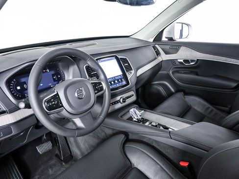 Certified 2023 Volvo XC90 B6 Ultimate w/ Protection Package Premier AWD/4WD image 4