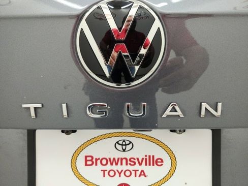 Used 2022 Volkswagen Tiguan SE w/ Panoramic Sunroof Package image 22