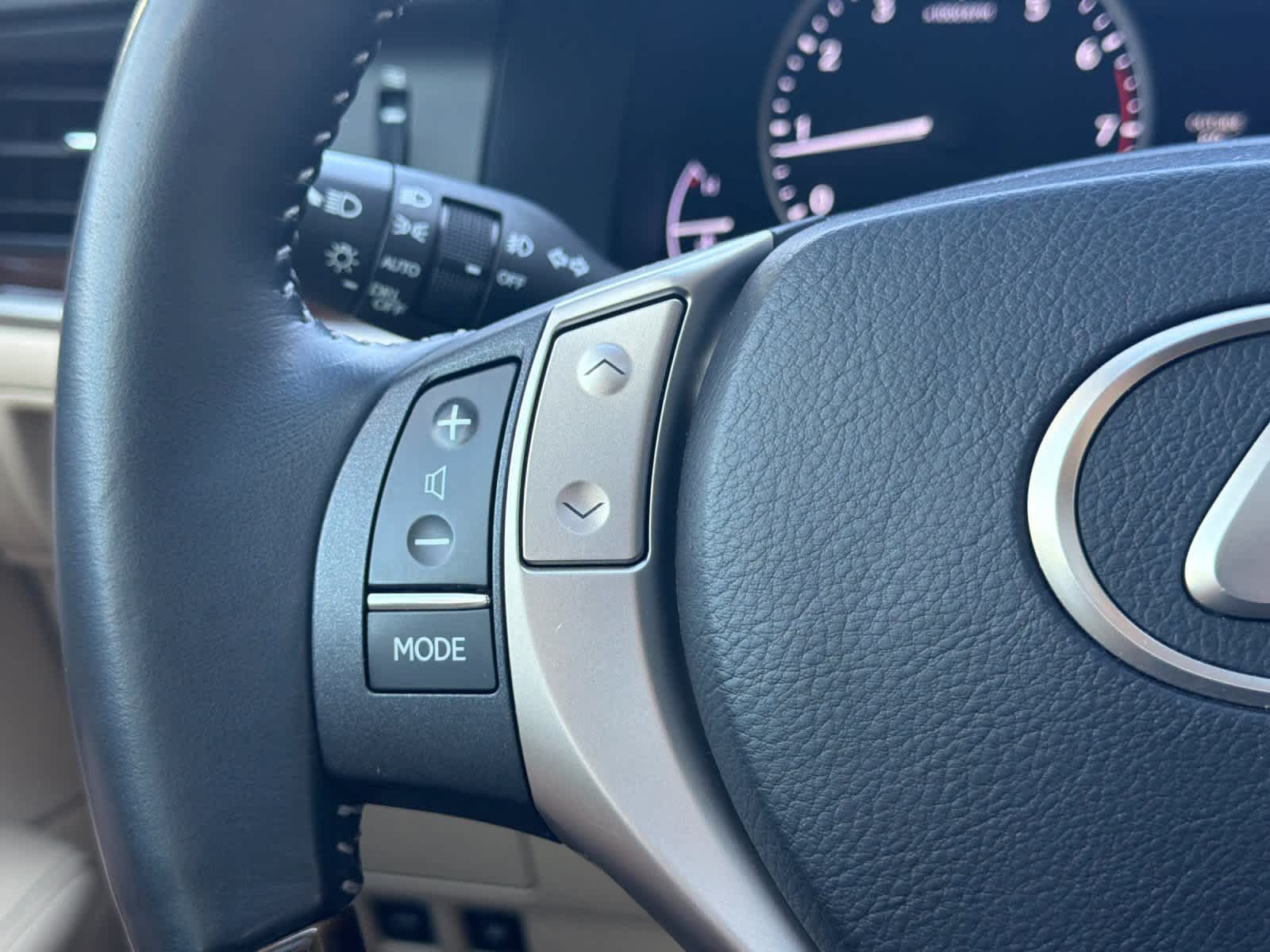 Used 2015 Lexus ES 350 w/ Luxury Package FWD image 24