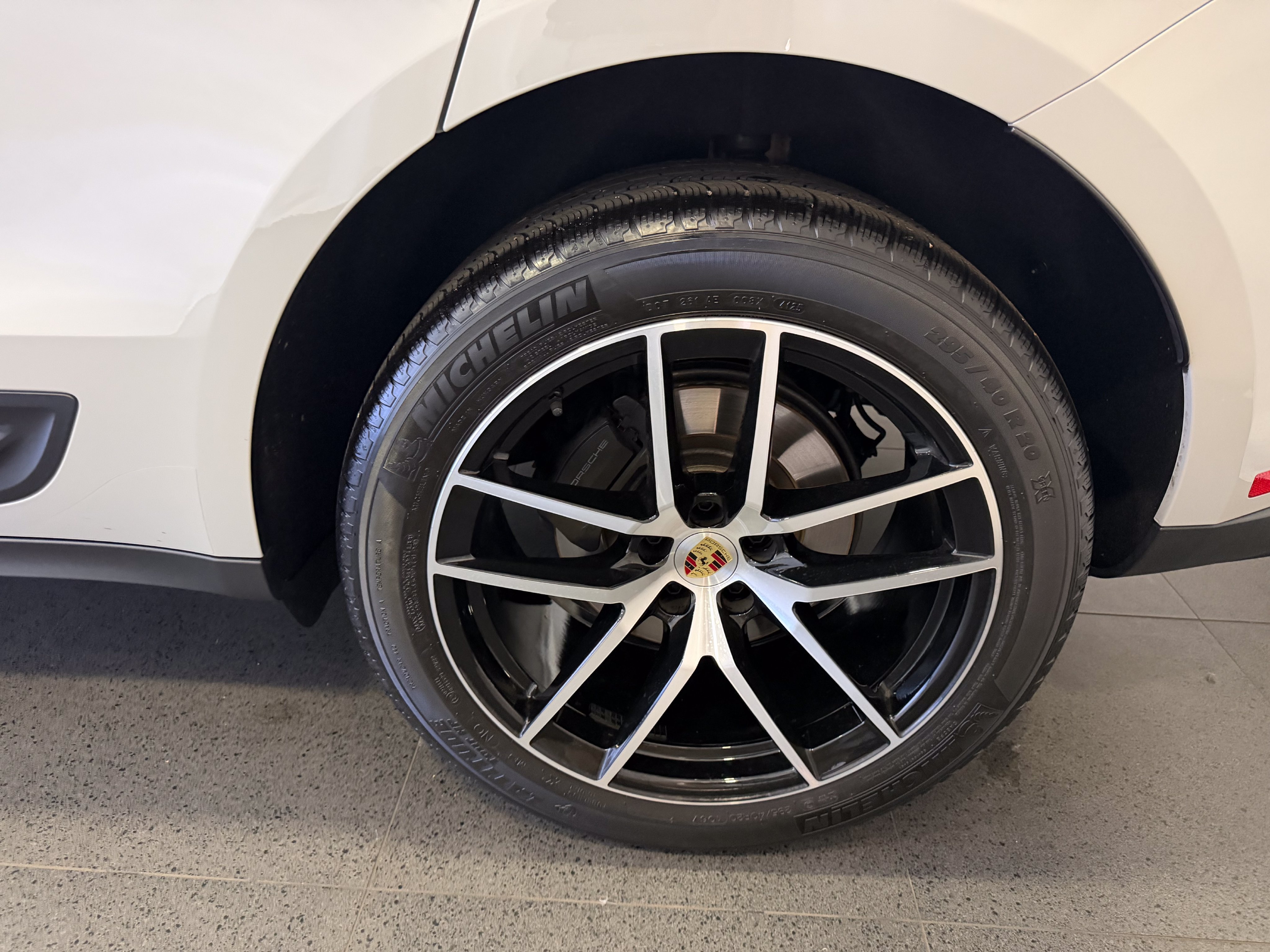 Certified 2026 Porsche Macan AWD/4WD image 11