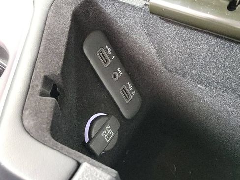 Used 2022 Dodge Challenger SXT RWD image 21
