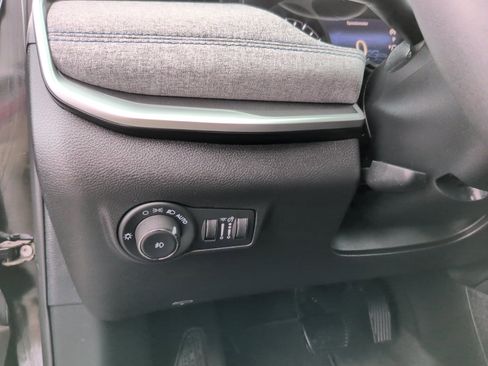 Used 2024 Jeep Compass Latitude image 18