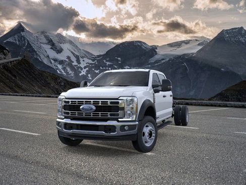 New 2026 Ford F450 XL w/ XL Chrome Package image 3