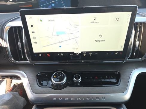 Certified 2025 Ford Expedition Platinum w/ Driver's Package image 32