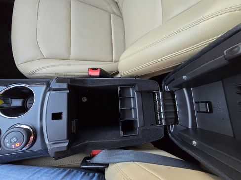 Used 2017 Ford Explorer XLT w/ Equipment Group 202A image 35