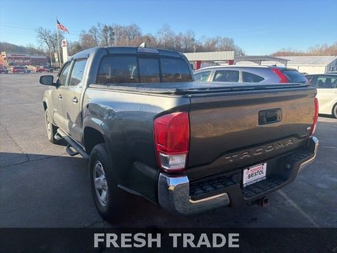 Used 2016 Toyota Tacoma SR5 image 5