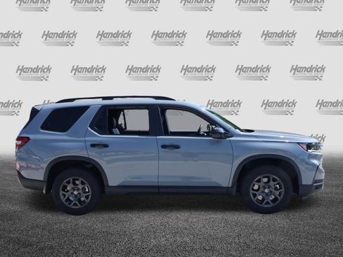 Used 2025 Honda Pilot TrailSport image 10