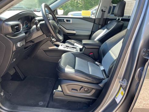 Certified 2022 Ford Explorer XLT w/ Equipment Group 202A AWD/4WD image 44