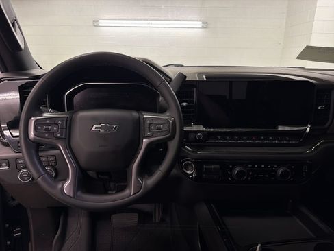 Used 2026 Chevrolet Silverado 2500 ZR2 AWD/4WD image 7