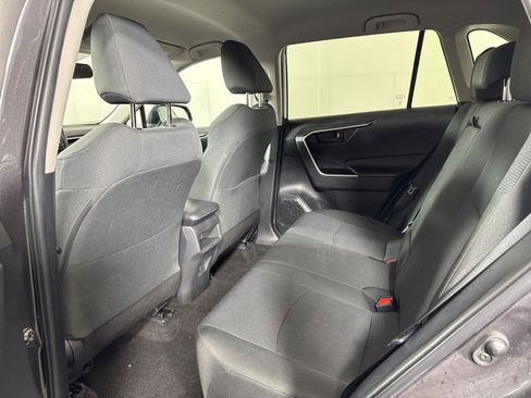 Used 2021 Toyota RAV4 LE image 12