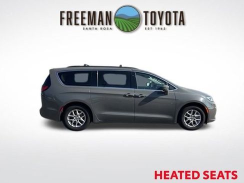 Used 2022 Chrysler Pacifica Touring-L image 4