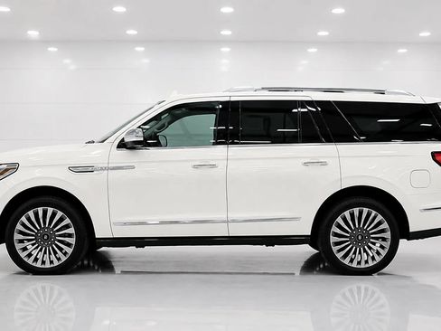 Used 2019 Lincoln Navigator Reserve AWD/4WD image 2