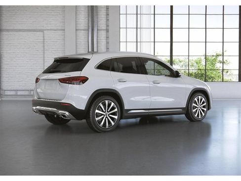 Certified 2022 Mercedes-Benz GLA 250 4MATIC image 21