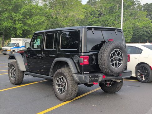 Used 2025 Jeep Wrangler Unlimited Rubicon AWD/4WD image 3