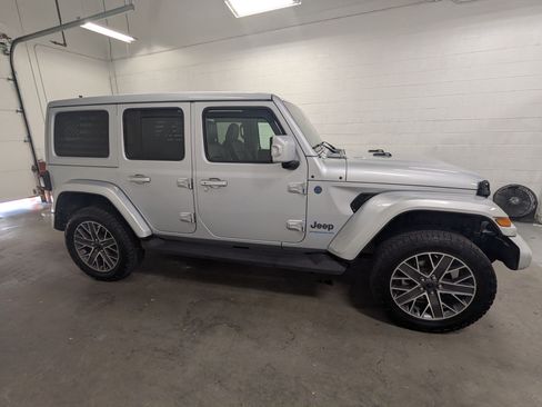Used 2024 Jeep Wrangler High Altitude AWD/4WD image 3
