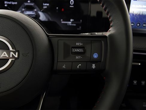 Used 2025 Nissan Kicks SR image 25