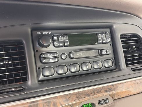 Used 1999 Ford Crown Victoria RWD image 19