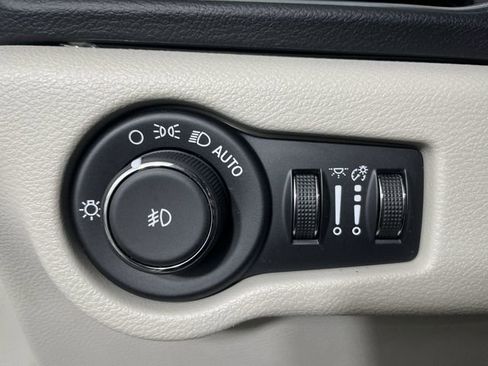 Used 2019 Chrysler Pacifica Touring-L Plus w/ Advanced Safetytec Group image 30