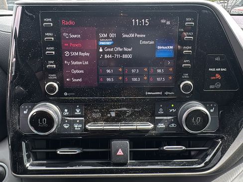 Used 2020 Toyota Highlander XLE image 18