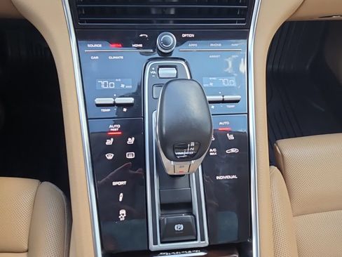 Used 2018 Porsche Panamera 4 AWD/4WD image 31