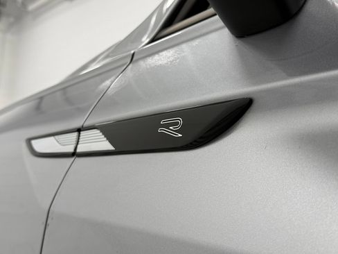 Used 2024 Volkswagen Tiguan SE R-Line image 9