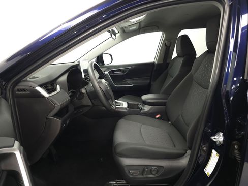 Used 2025 Toyota RAV4 XLE AWD/4WD image 4