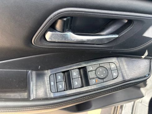 Used 2025 Nissan Rogue SV AWD/4WD image 17