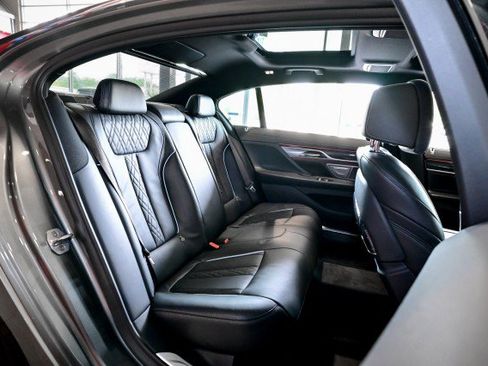 Used 2019 BMW 750i xDrive w/ M Sport Package AWD/4WD image 24