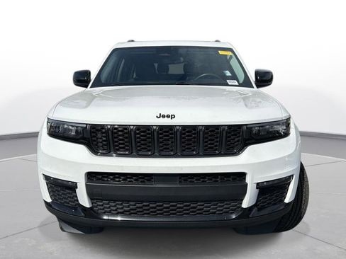 Used 2022 Jeep Grand Cherokee L Limited w/ Black Appearance Package AWD/4WD image 2