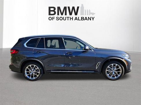 Certified 2022 BMW X5 xDrive40i w/ Premium Package image 3