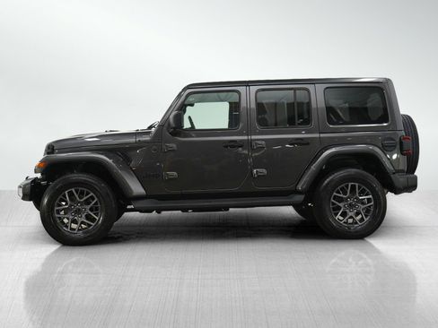 Used 2025 Jeep Wrangler Unlimited Sahara AWD/4WD image 2