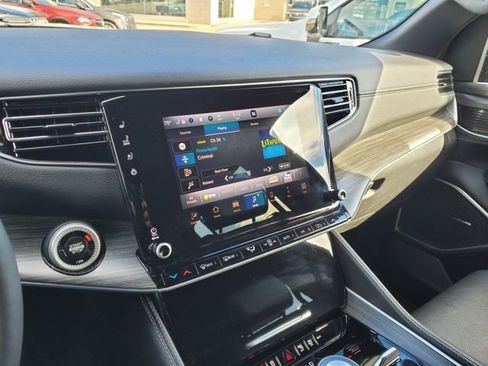 Used 2024 Jeep Wagoneer Series III image 23