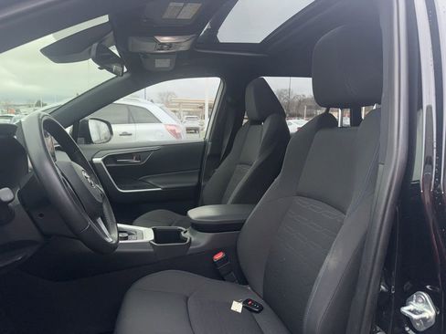 Used 2023 Toyota RAV4 SE w/ Convenience Package image 9