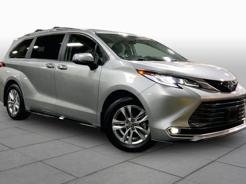 Used 2024 Toyota Sienna Limited AWD/4WD image 2