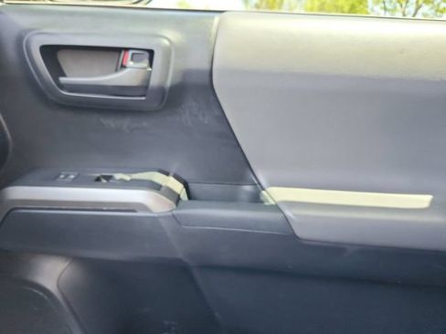 Used 2019 Toyota Tacoma SR5 AWD/4WD image 16