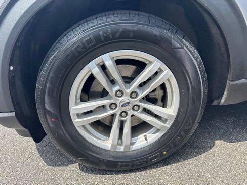 Used 2022 Ford Explorer XLT w/ Equipment Group 202A AWD/4WD image 44