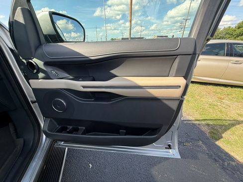 Used 2022 Ford Expedition Max XLT AWD/4WD image 23