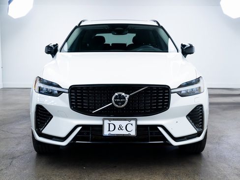 Used 2024 Volvo XC60 T8 Plus image 2